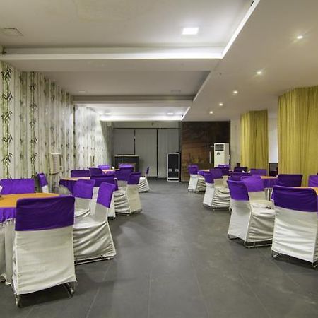 Treebo Palm Tree Palam Vihar Hotel Gurgaon Exterior photo