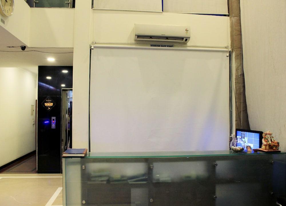 Treebo Palm Tree Palam Vihar Hotel Gurgaon Exterior photo