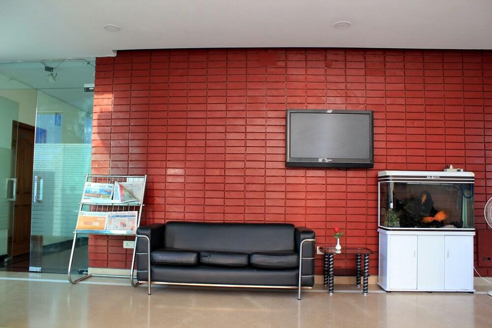 Treebo Palm Tree Palam Vihar Hotel Gurgaon Exterior photo