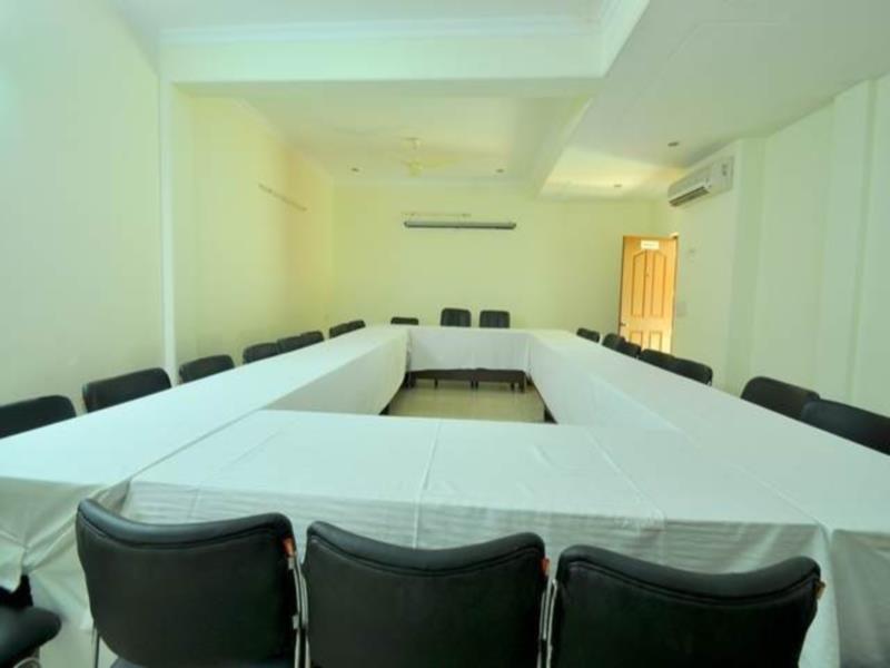 Treebo Palm Tree Palam Vihar Hotel Gurgaon Exterior photo